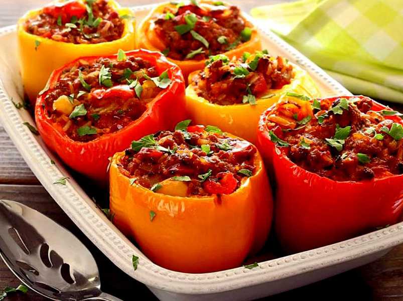 перец  фаршированный консервированной сардиной.