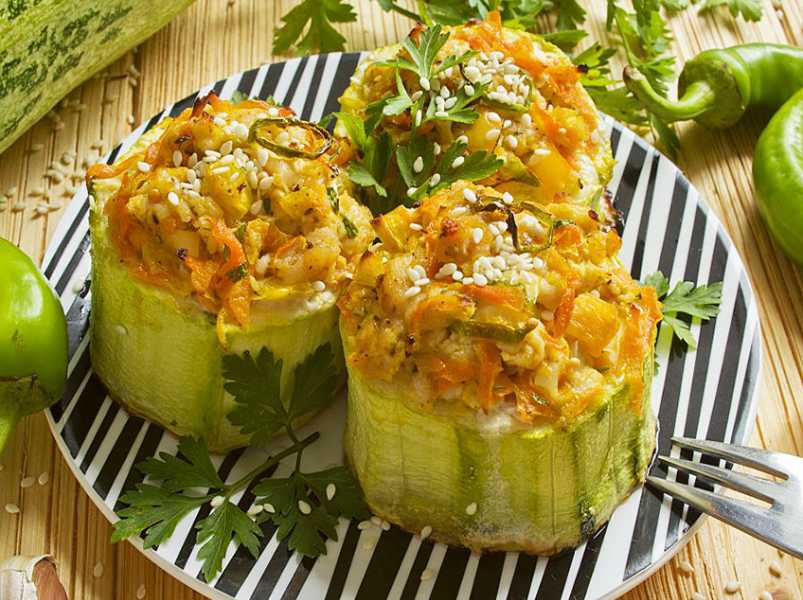 кабачки фаршированные с рисом и грибами.