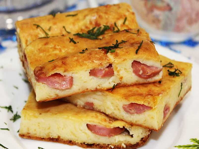 картофельная запеканка с сосисками и сыром.