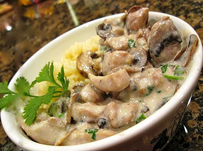 грудка куриная с грибами в рукаве.