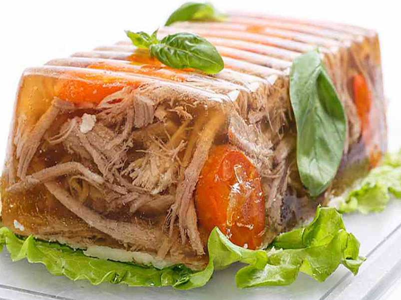 холодец из говядины и куриных потрохов.