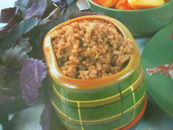Гречневая каша с курагой и черносливом.