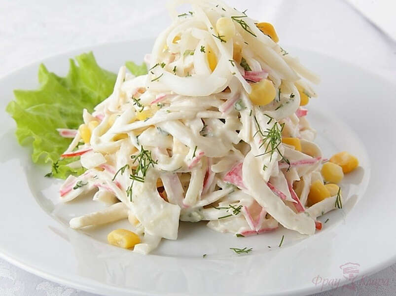 салат с курицей и кальмарами «Микс».