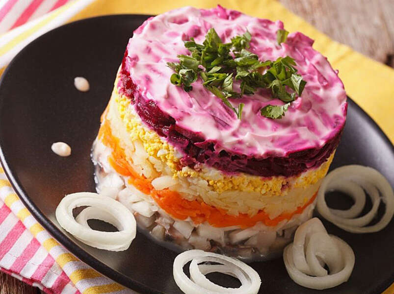 сельдь «под шубой» с яблоками.