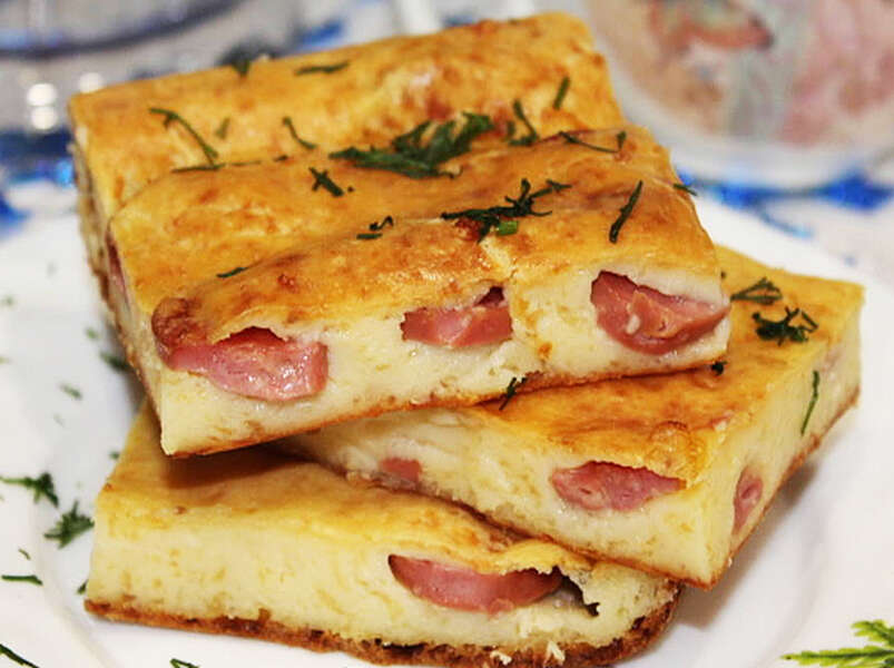 картофельная запеканка с сосисками и сыром.