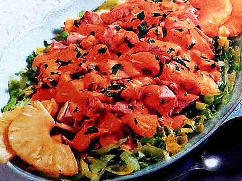 курица с ананасом и соусом.