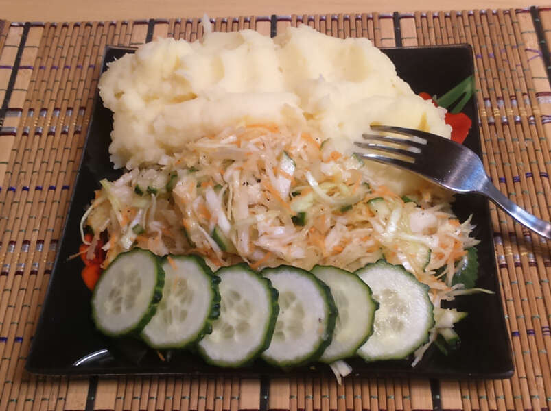 cалат из капусты, моркови, свежего огурца и уксуса, п/о, видео