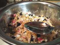 добавляем в салат сок лимона