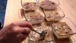 размешиваем мясо в бульоне