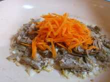 жарим морковь для картофельного супа со спагетти