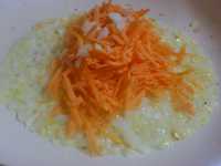 жарим морковь для горохового супа