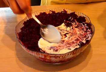 заливаем верх майонезом