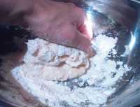вымешиваем тесто рукой
