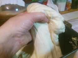 тесто отрываем на порции для баурсаков