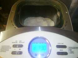 ставим чашу в хлебопечку для баурсаков