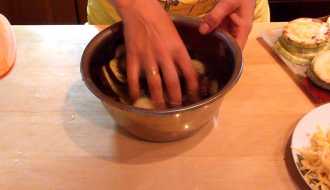 промываем баклажаны холодной водой