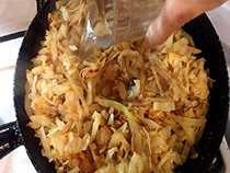 добавляем воду