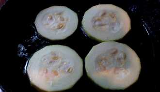 обжариваем кабачки