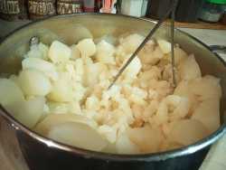 толкем картошку в пюре