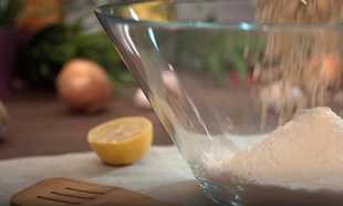 выкладываем муку в миску