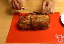 Брюшина готова, осталось срезать нитки.