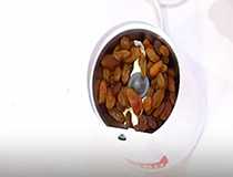 перемалываем высушенный изюм