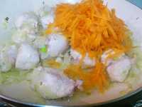 жарим морковь для каши гречневой с куриной грудкой