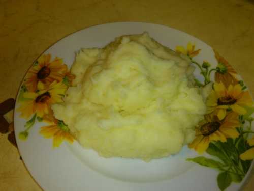 готовое картофельное пюре перед подачей