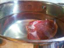 варёное мясо для картофельного супа со спагетти