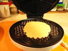 распределяем тесто по кругу