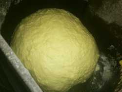 сформированный шар для баурсаков