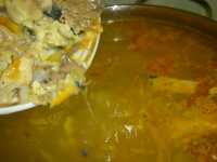 закладываем консерву в рассольник