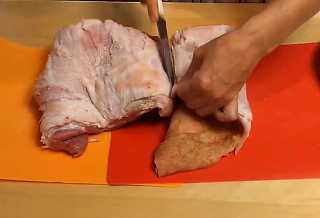 Срезаем кожу.