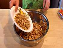 добавляем орехи