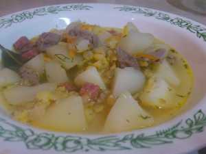 гороховый суп перед подачей