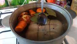 рассол должен покрывать притопленный рулет на 1 см