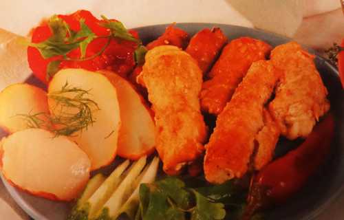  Рулетики из мяса пикантные с солеными огурцами.