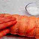 скручиваем рулет кожей вверх