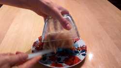 выкладываем холодец на тарелку