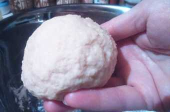 колобок получился с крупное яблоко