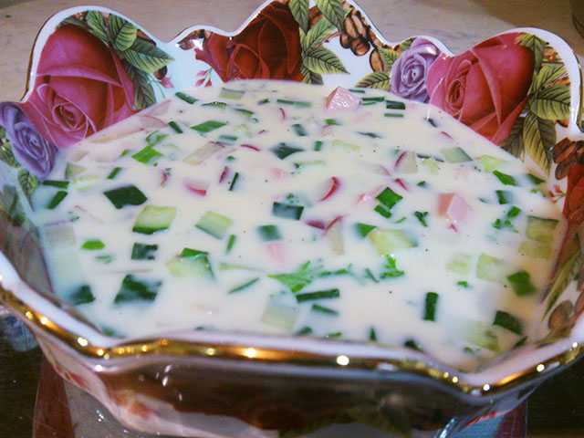 готовая окрошка в пиале