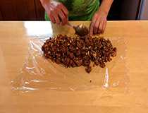 выкладываем массу на пленку