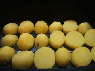 выкладываем в форму картофель