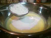 добавляем муку в майонез