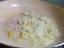 жарим лук для супа картофельного с мясными фрикадельками