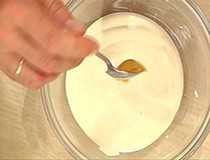 к сметане добавляем горчицу