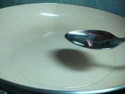 наливаем подсолнечное масло