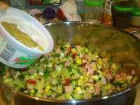 добавляем майонез и горчицу в кастрюлю