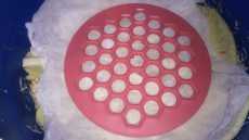 кладём поверх марли кружок