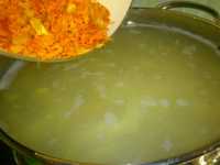 закладываем поджарку в рассольник